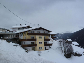 Large 4-room apartment with mountain view